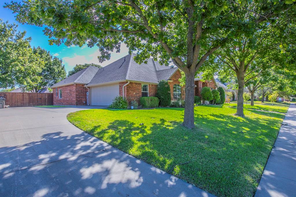 120 Crestbrook Court, Midlothian, TX 76065