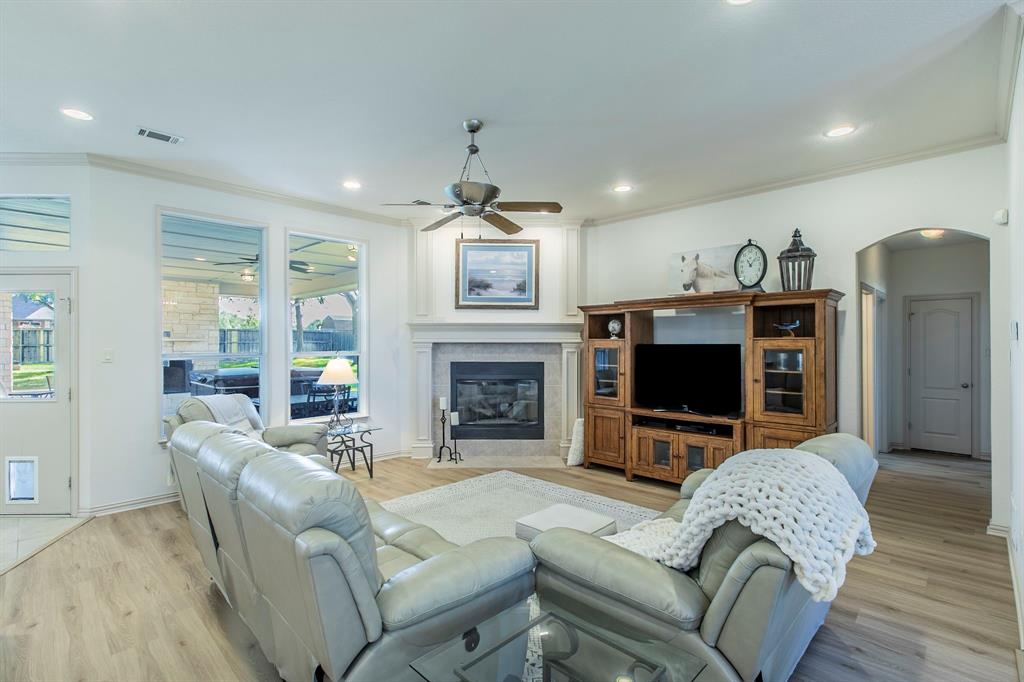 120 Crestbrook Court, Midlothian, TX 76065