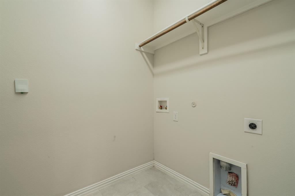 Full size laundry room