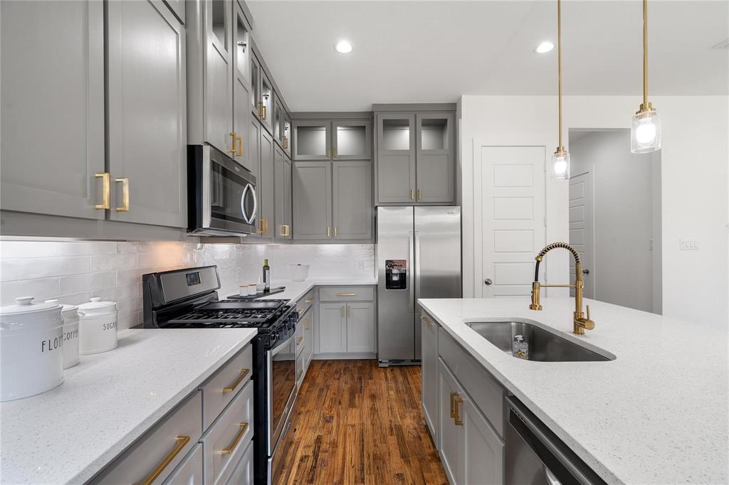 907 Saint George Place, DeSoto, TX 75115