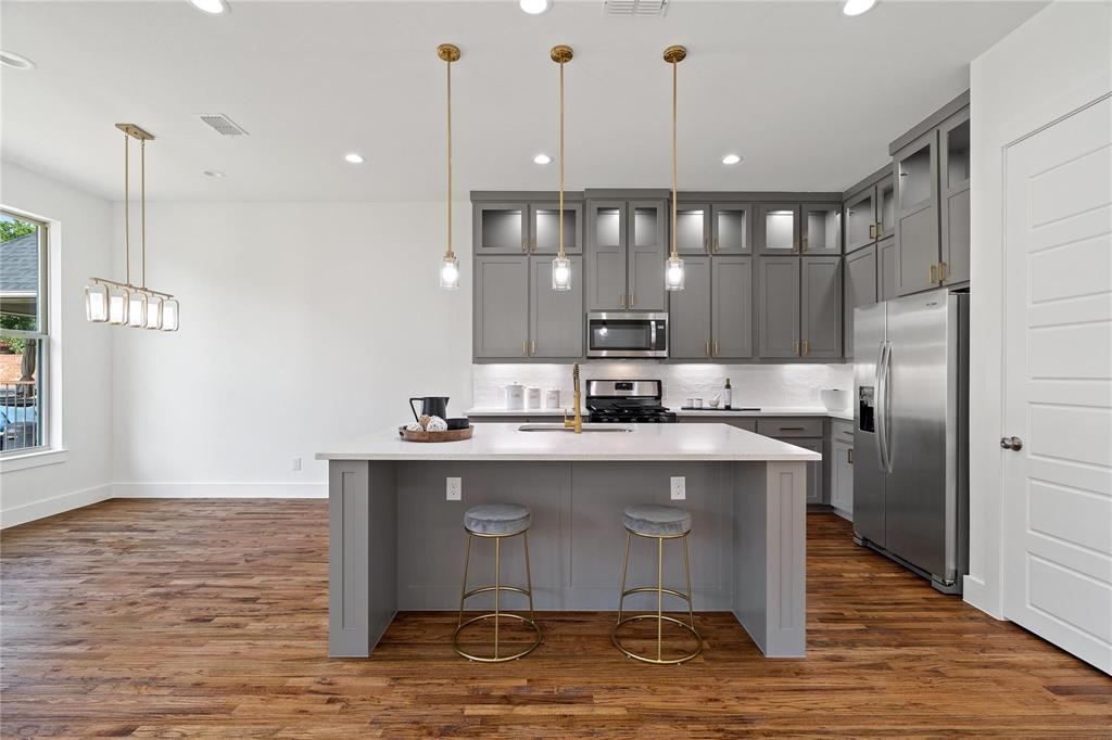 907 Saint George Place, DeSoto, TX 75115