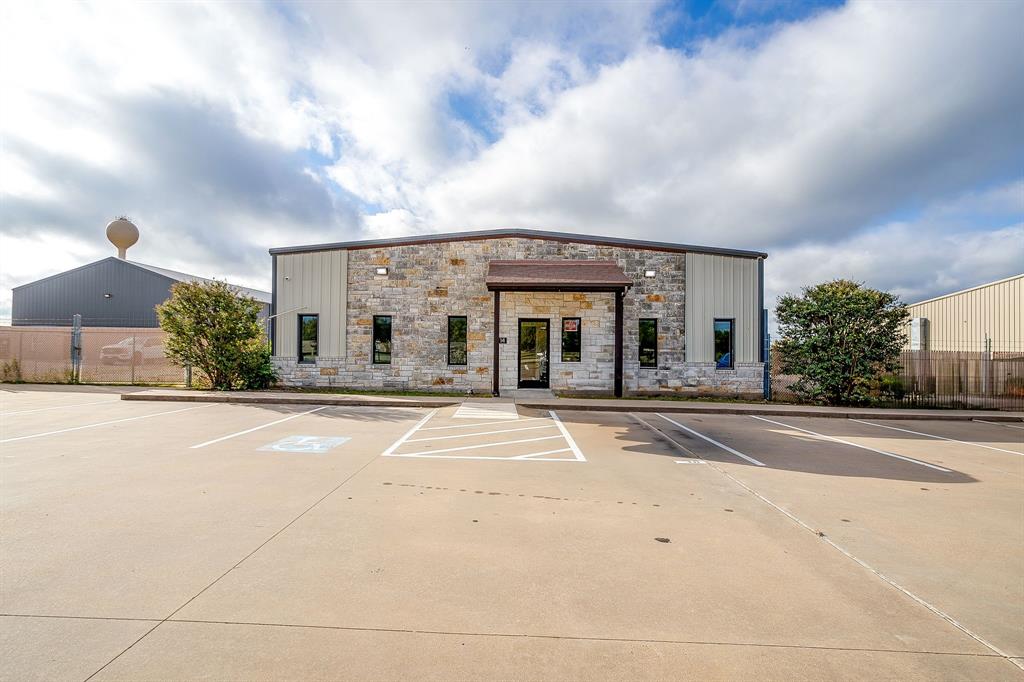 714 Hughie Long Road, Cresson, TX 76035