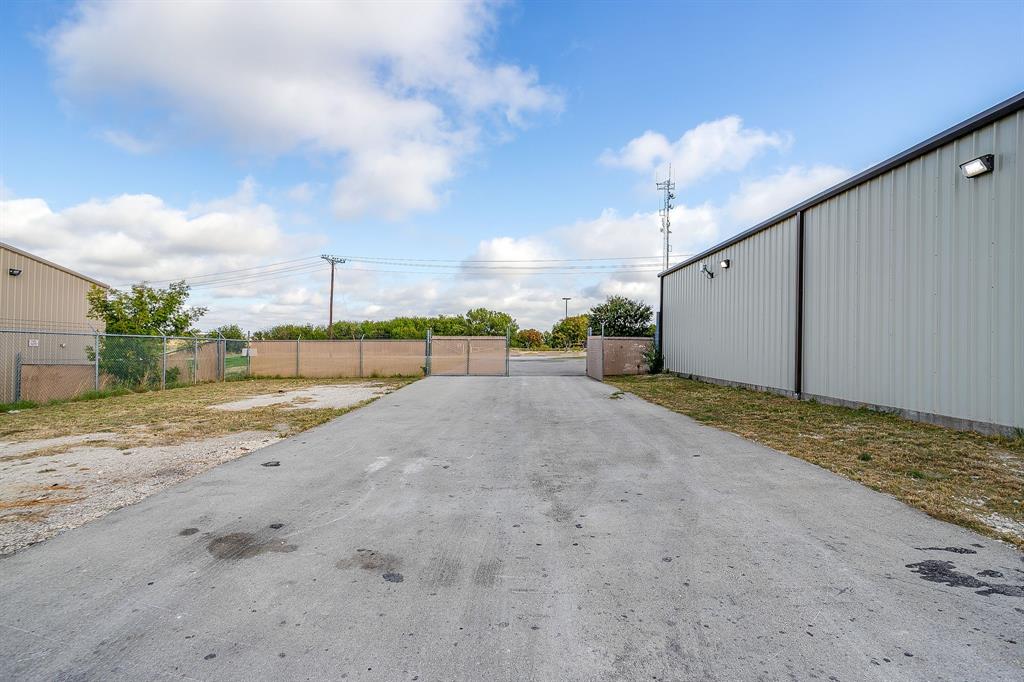 714 Hughie Long Road, Cresson, TX 76035