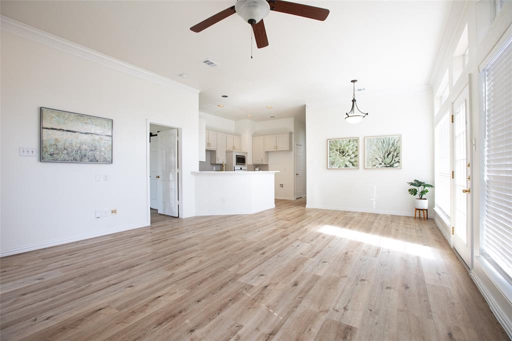 Open floor plan with kitchen., dining and living rooms all together