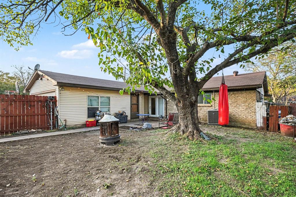310 Blueberry Drive, Duncanville, TX 75116