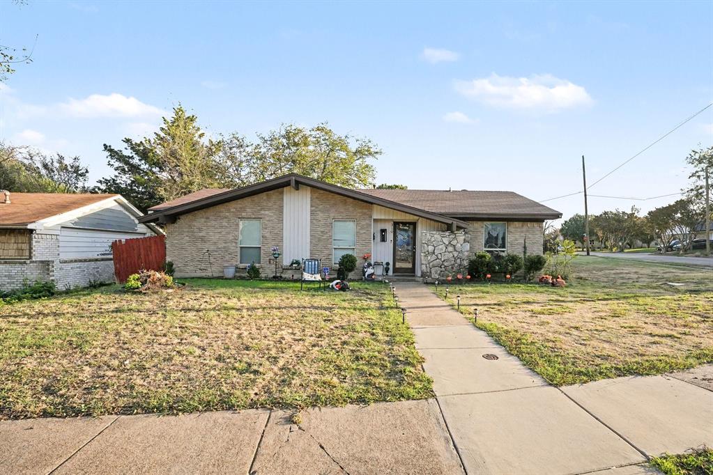310 Blueberry Drive, Duncanville, TX 75116