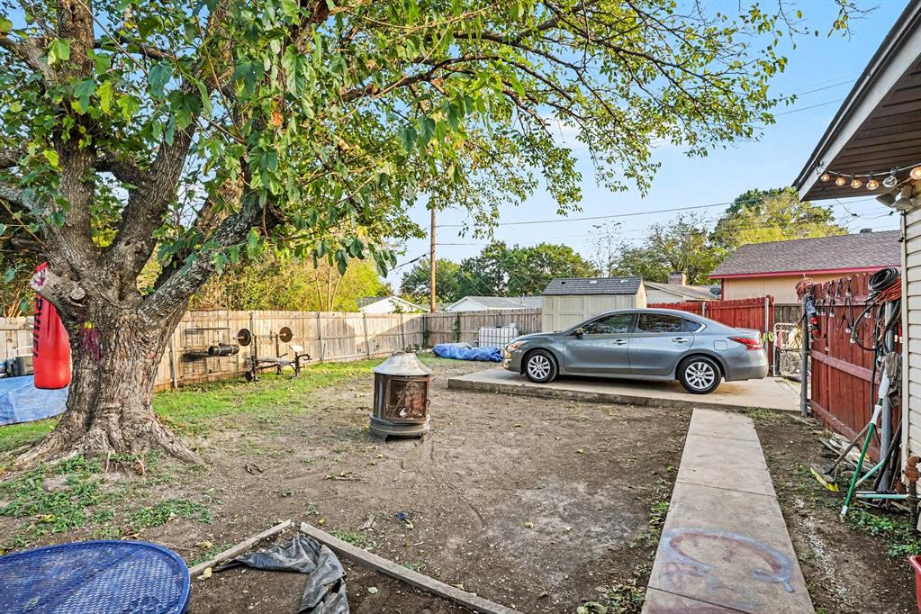 310 Blueberry Drive, Duncanville, TX 75116