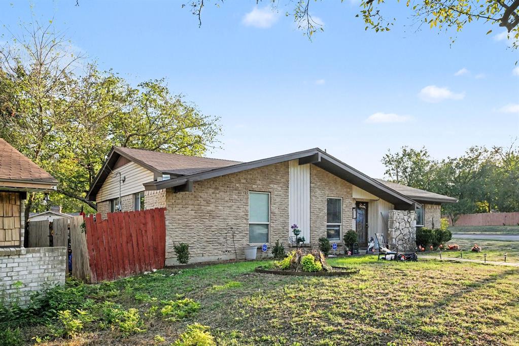 310 Blueberry Drive, Duncanville, TX 75116