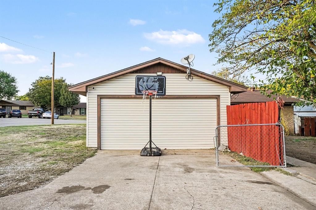 310 Blueberry Drive, Duncanville, TX 75116