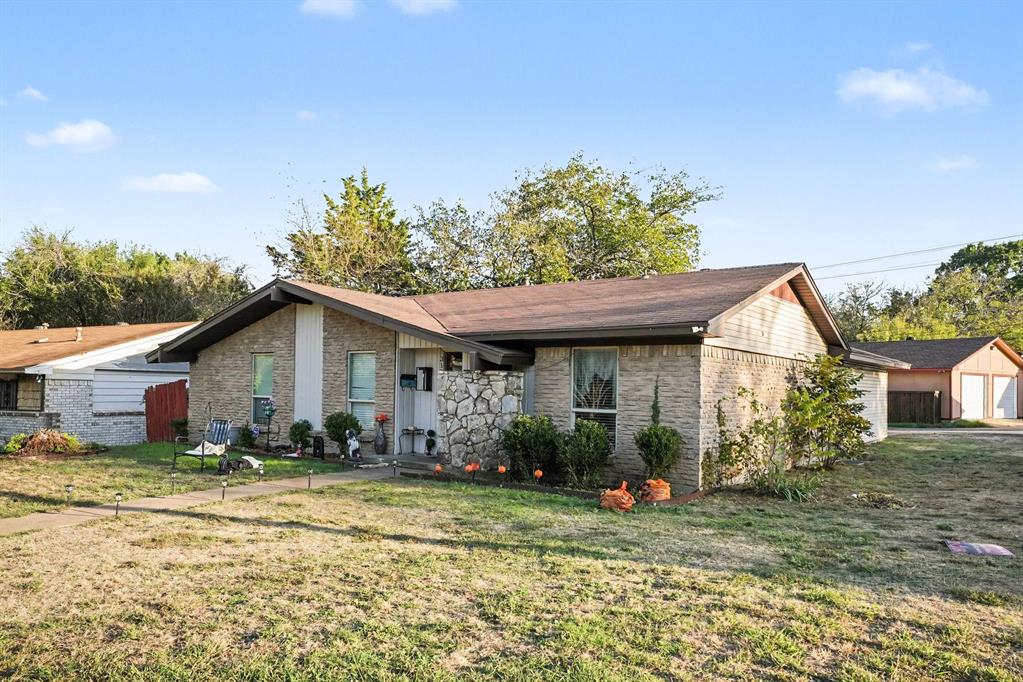 310 Blueberry Drive, Duncanville, TX 75116