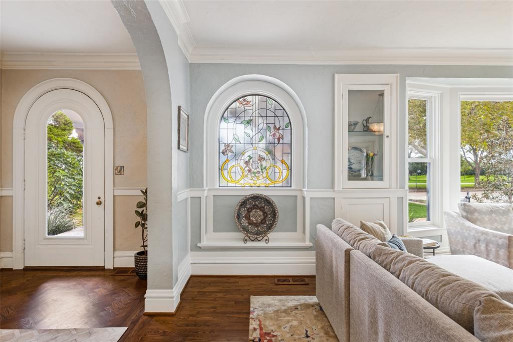 6703 Country Club Circle, Dallas, TX 75214