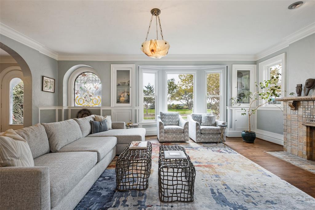 6703 Country Club Circle, Dallas, TX 75214