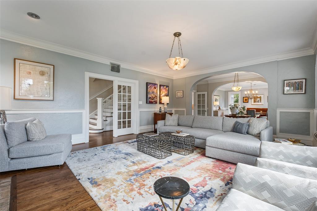 6703 Country Club Circle, Dallas, TX 75214