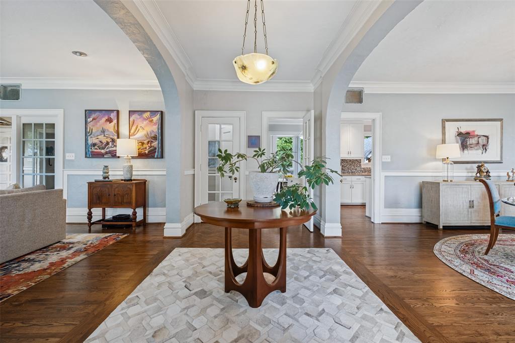 6703 Country Club Circle, Dallas, TX 75214