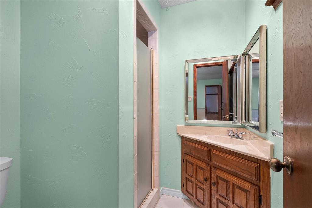 Private bath connected to flex room—ideal for a guest or in-law suite