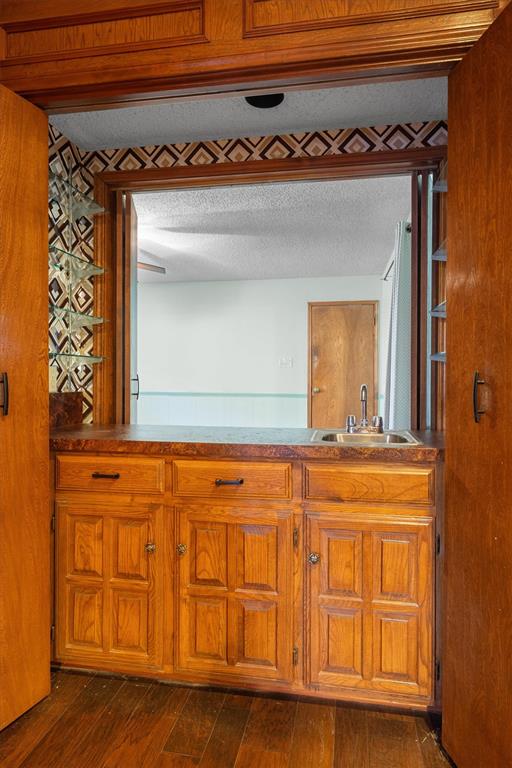 Wet bar can be access from living room or close the door to turn into another large bedroom