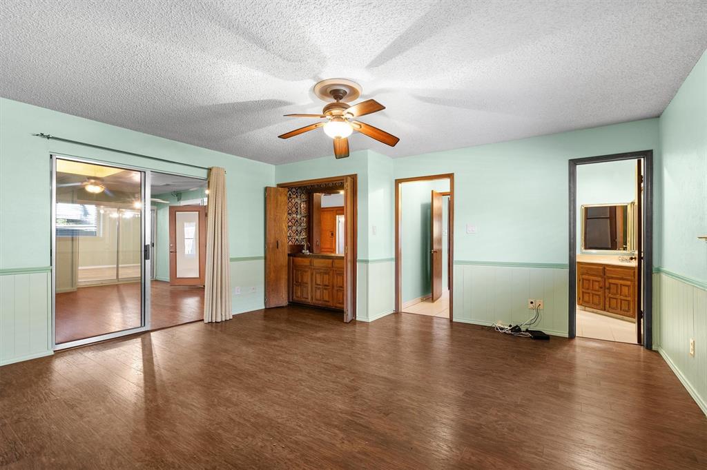 Versatile flex room featuring a built-in wet bar—ideal for a game room or entertainment space