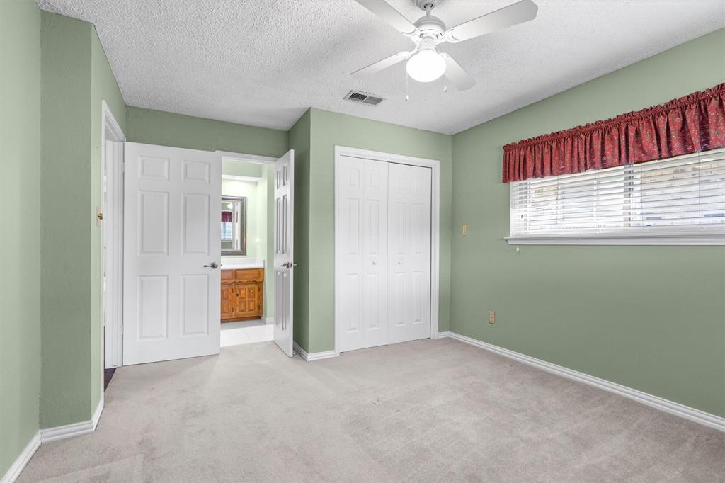 Secondary bedroom with direct access to full hall bath