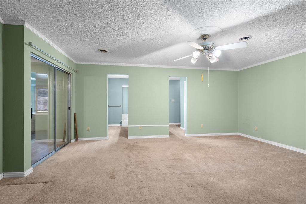Huge primary bedroom