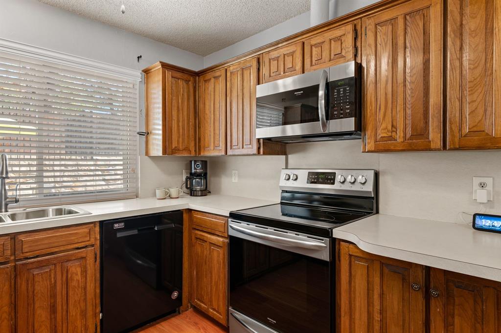 3500 Primrose Lane, Bedford, TX 76021
