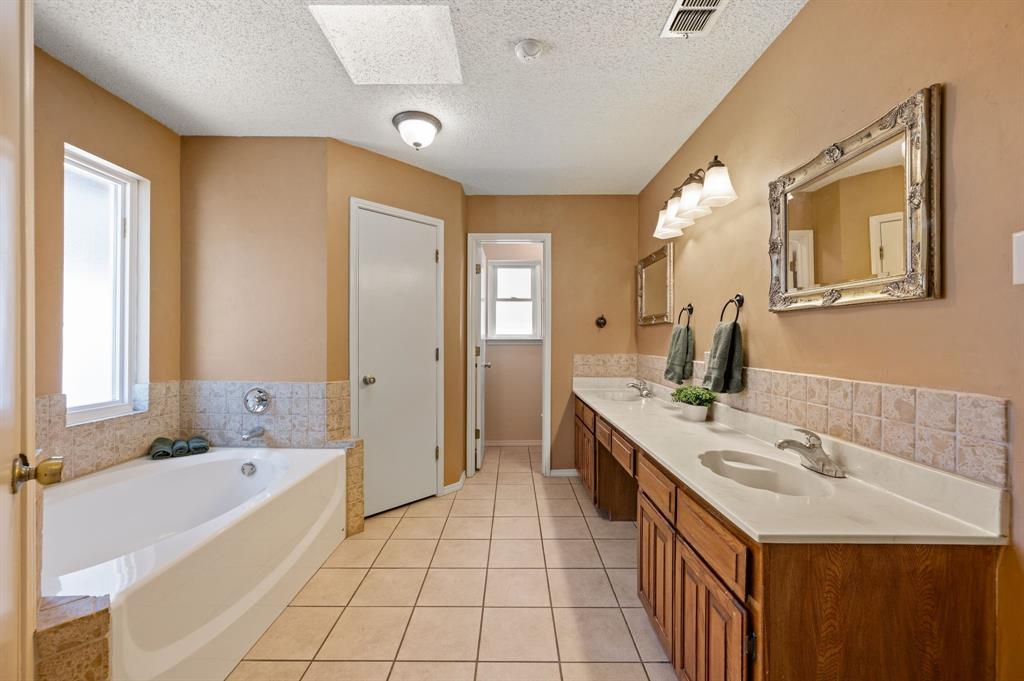 3500 Primrose Lane, Bedford, TX 76021