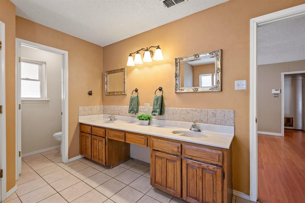 3500 Primrose Lane, Bedford, TX 76021
