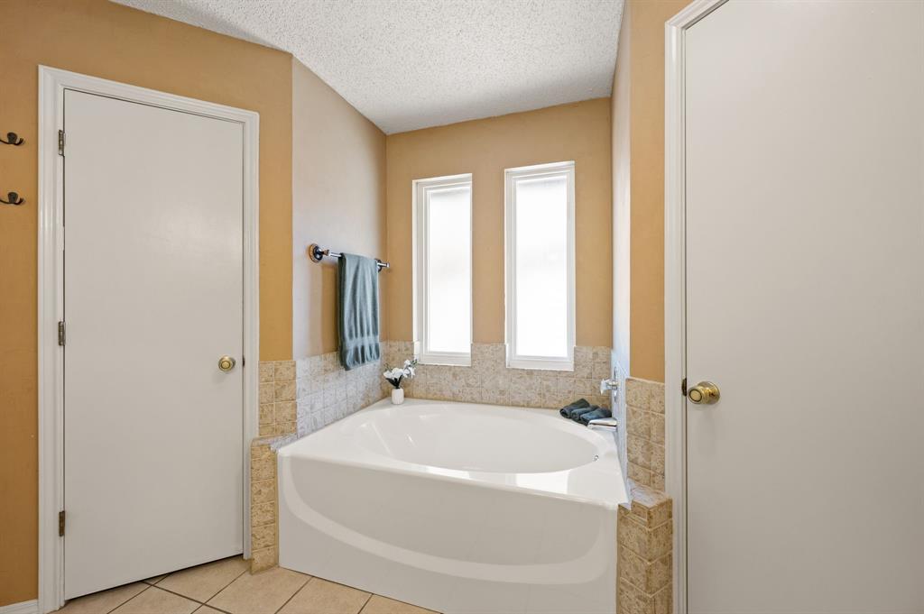 3500 Primrose Lane, Bedford, TX 76021