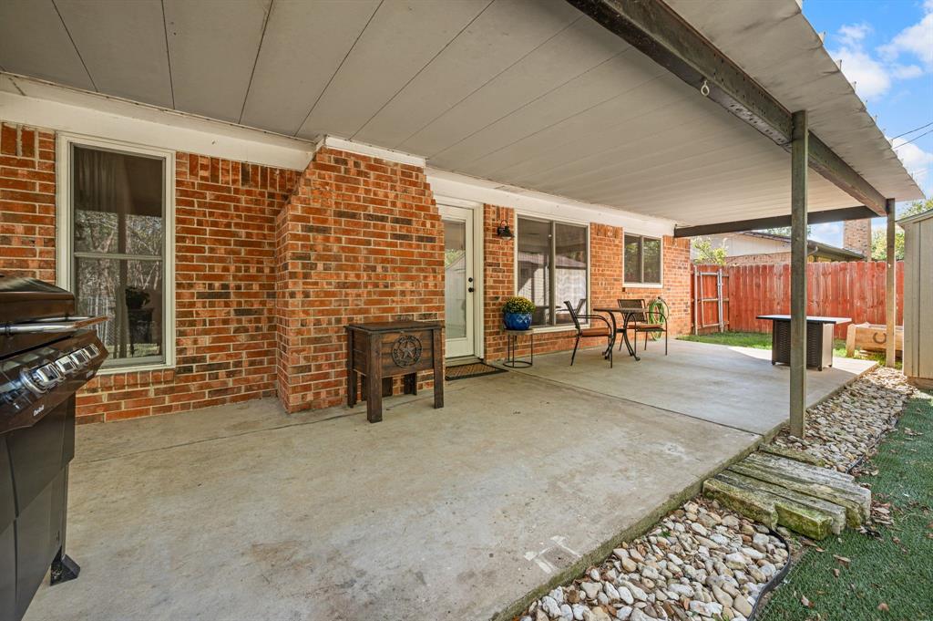 1121 Timbercreek Road, Benbrook, TX 76126