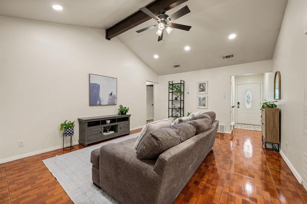 1121 Timbercreek Road, Benbrook, TX 76126