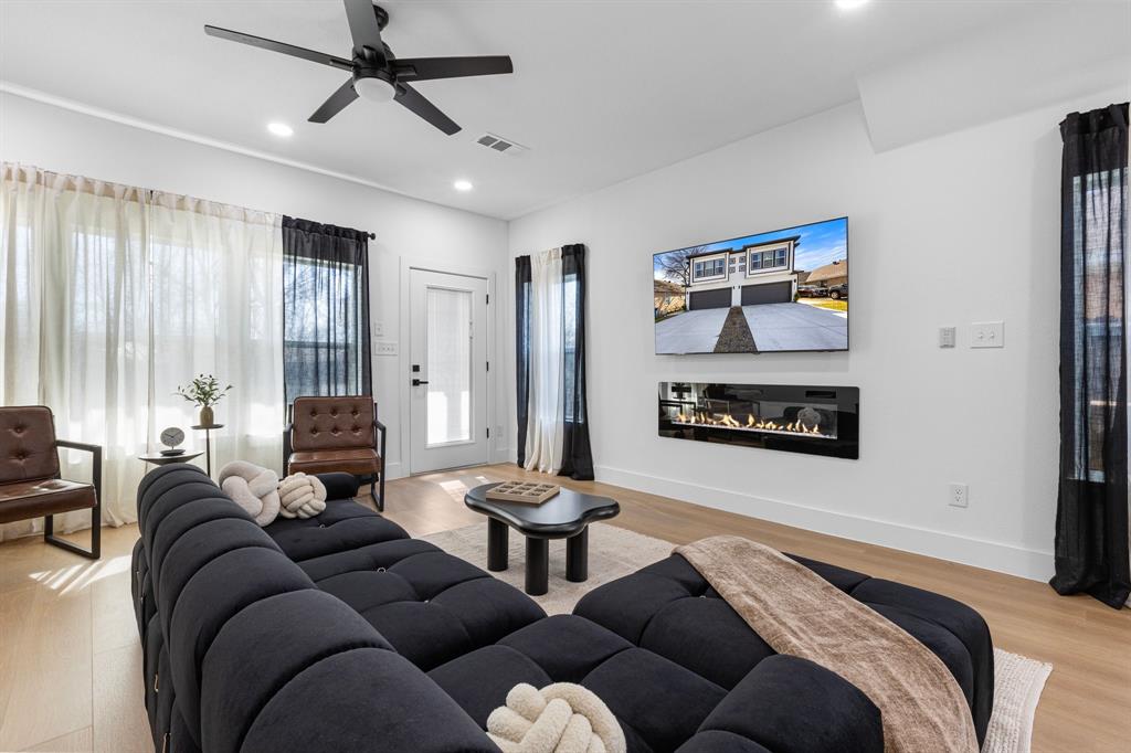 1511 S Barry Avenue, Dallas, TX 75223