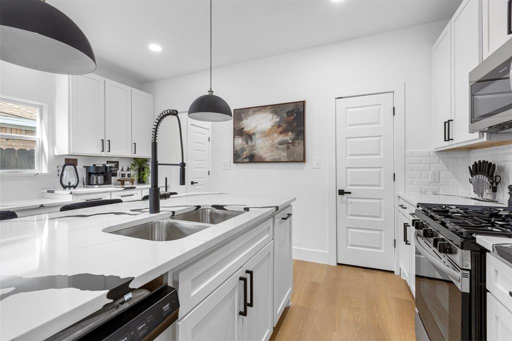 1511 S Barry Avenue, Dallas, TX 75223
