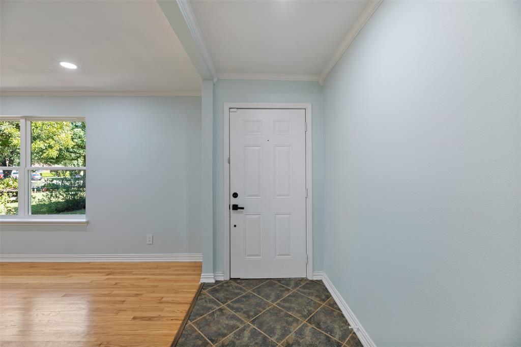 1522 Gillette Circle, Dallas, TX 75217