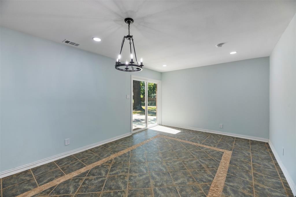 1522 Gillette Circle, Dallas, TX 75217