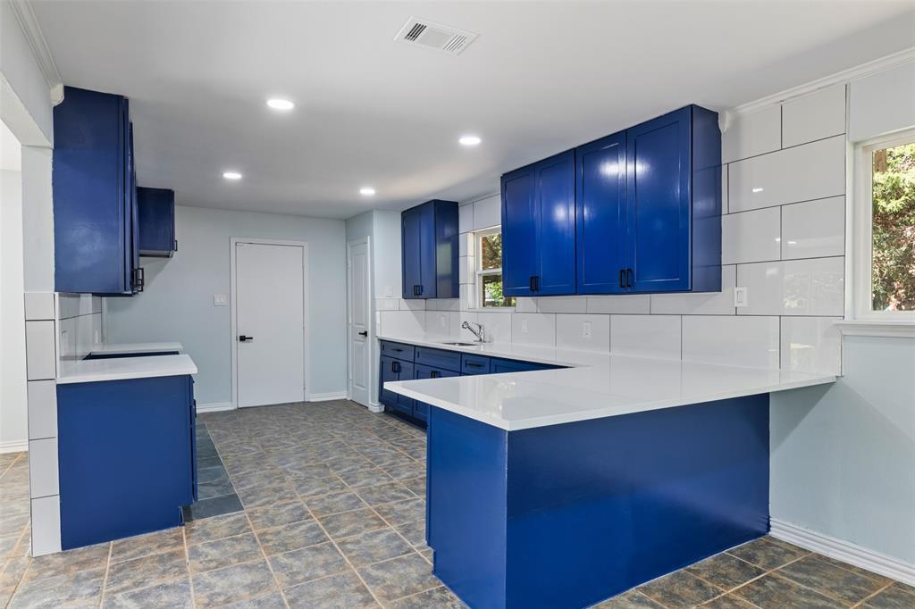 1522 Gillette Circle, Dallas, TX 75217