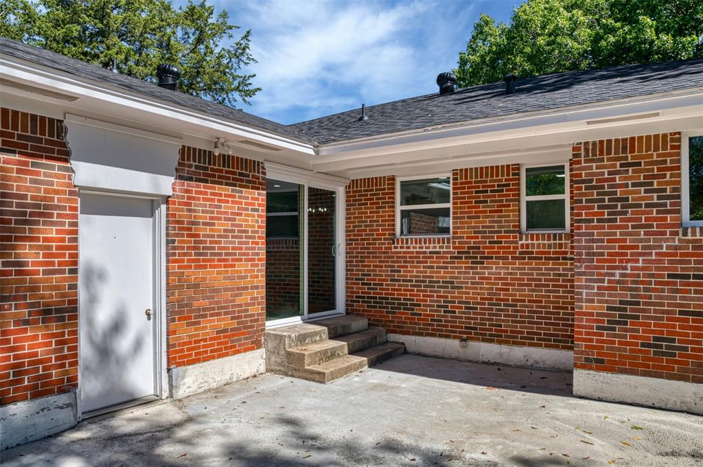 1522 Gillette Circle, Dallas, TX 75217