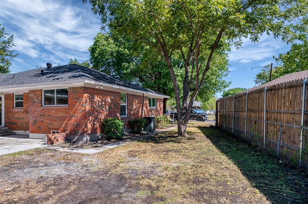 1522 Gillette Circle, Dallas, TX 75217