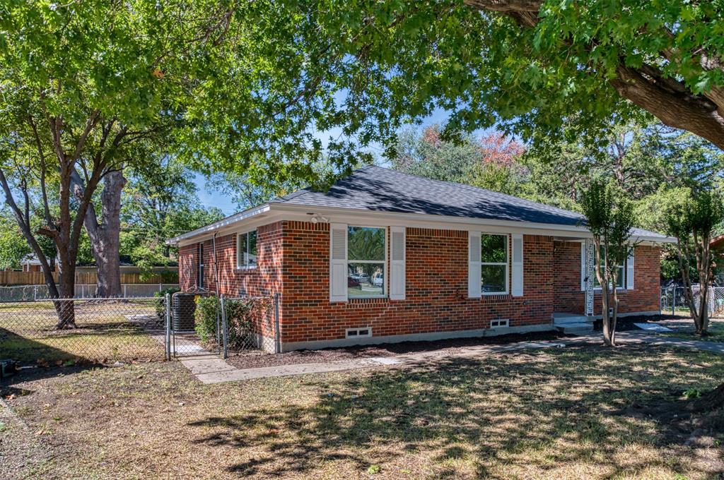 1522 Gillette Circle, Dallas, TX 75217