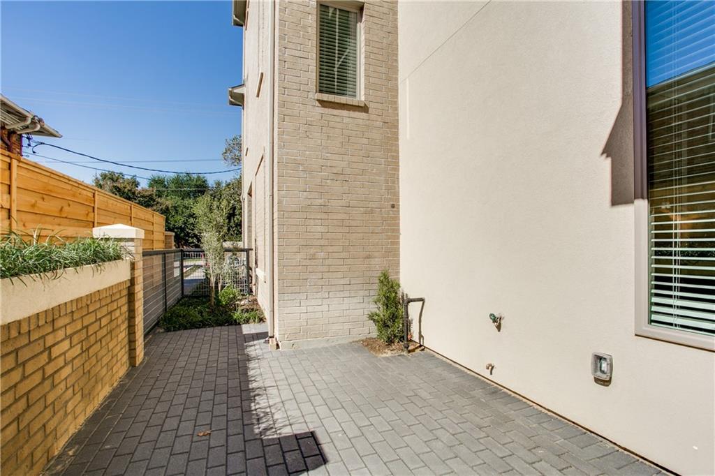 Individual, Landscaped, Private patios that are plumbed for a Gas Grill or Fire Pit! Individual, Landscaped, Private patios that are plumbed for a Gas Grill or Fire Pit!