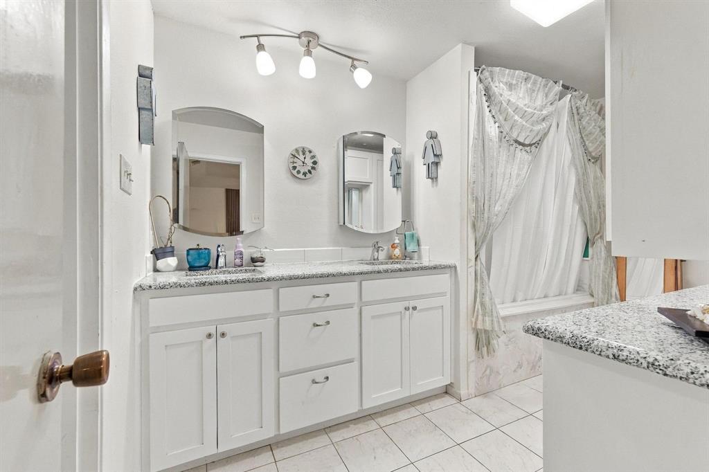 1908 Nancy Lea Drive, Bonham, TX 75418