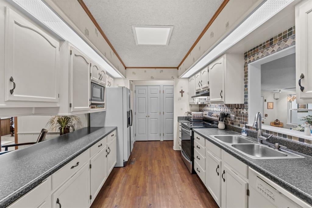 404 Cleveland Road, Granbury, TX 76049