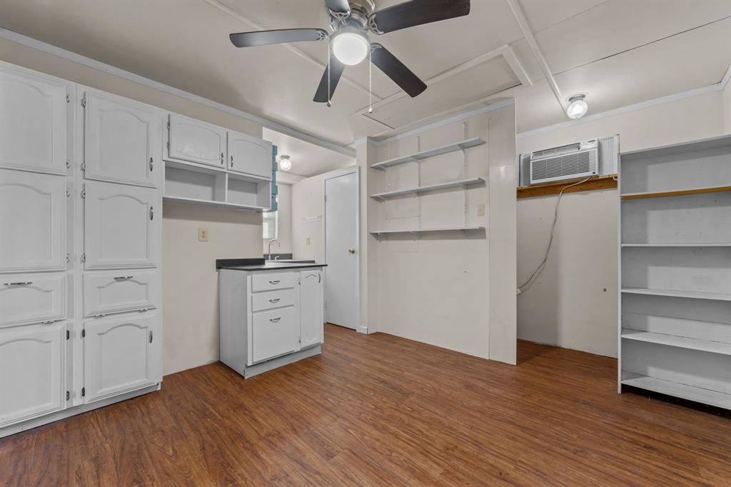 404 Cleveland Road, Granbury, TX 76049