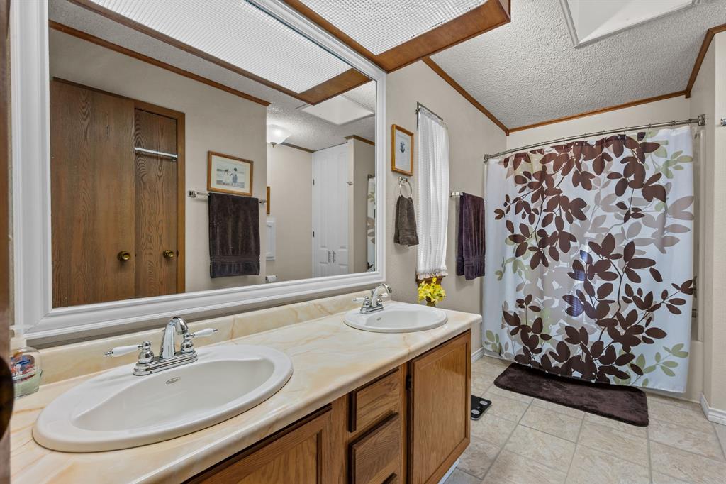 404 Cleveland Road, Granbury, TX 76049