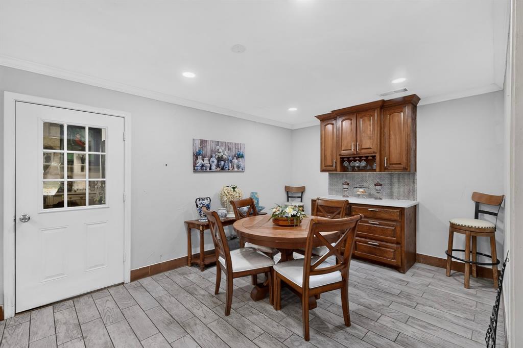 2520 Hillsboro Avenue, Dallas, TX 75228