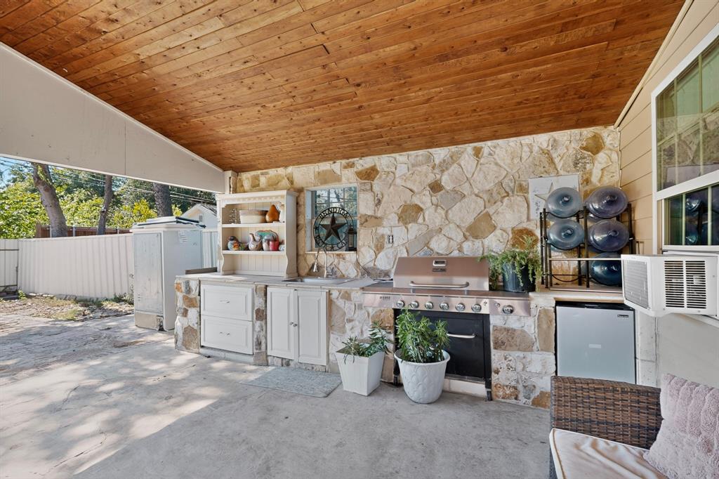 2520 Hillsboro Avenue, Dallas, TX 75228