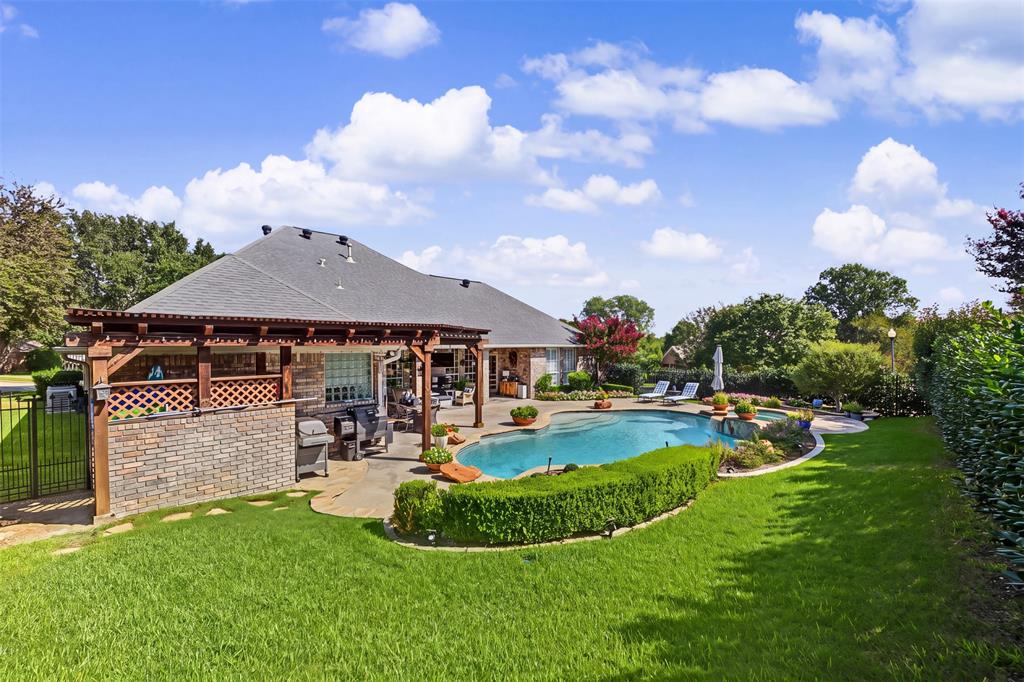 8955 Leslie Court, Benbrook, TX 76126