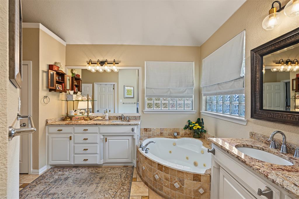 8955 Leslie Court, Benbrook, TX 76126