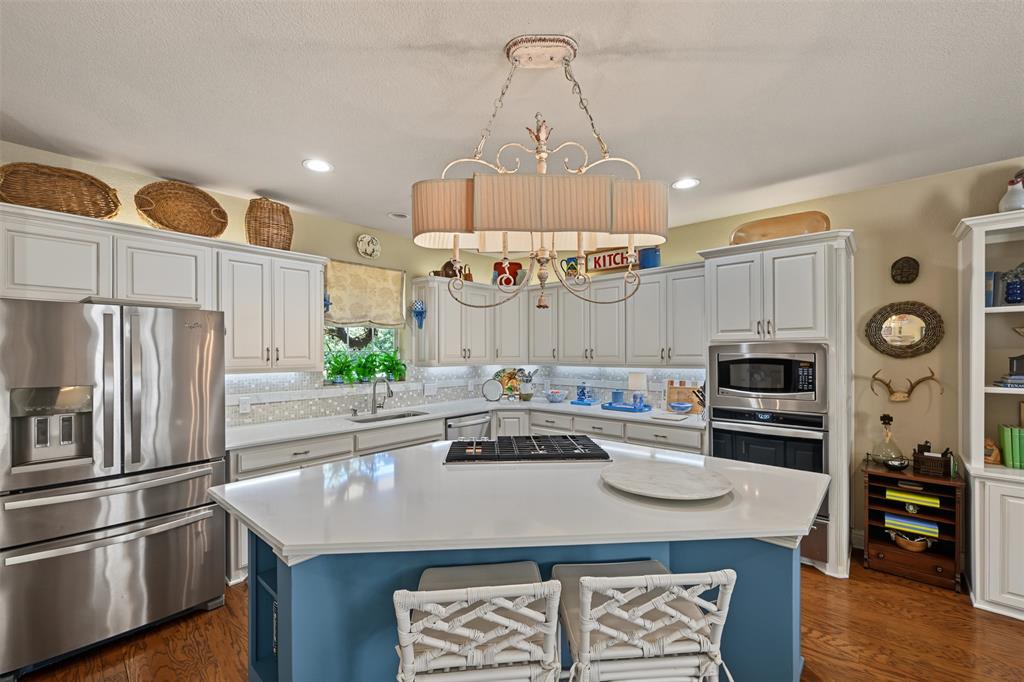 8955 Leslie Court, Benbrook, TX 76126