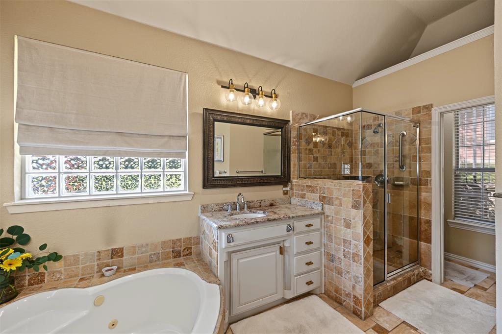 8955 Leslie Court, Benbrook, TX 76126