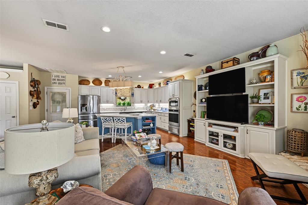 8955 Leslie Court, Benbrook, TX 76126