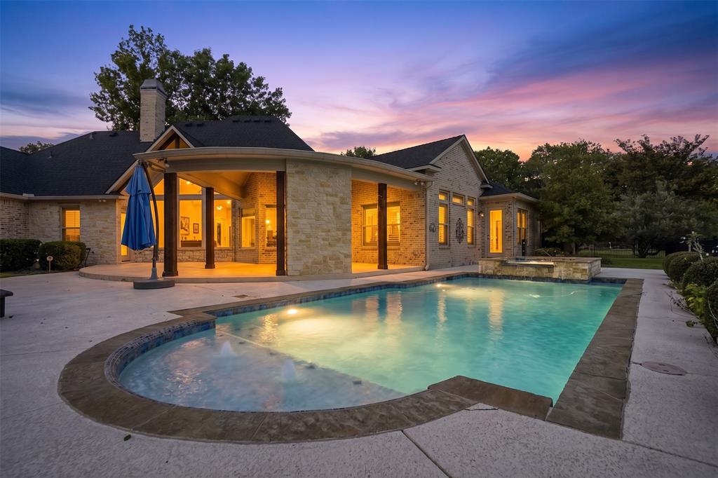 228 Katy Lake Drive, Waxahachie, TX 75165